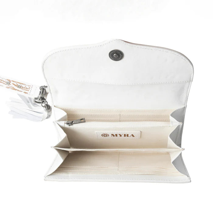 The Sparkling Desert LUXE, MYRA