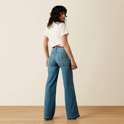 The Mavis, ARIAT