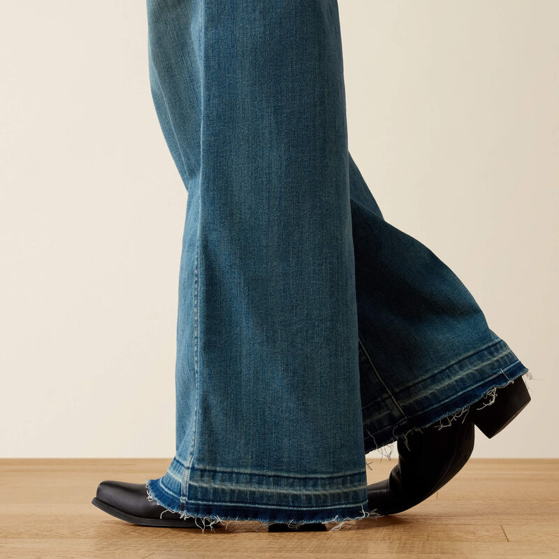 The Mavis, ARIAT