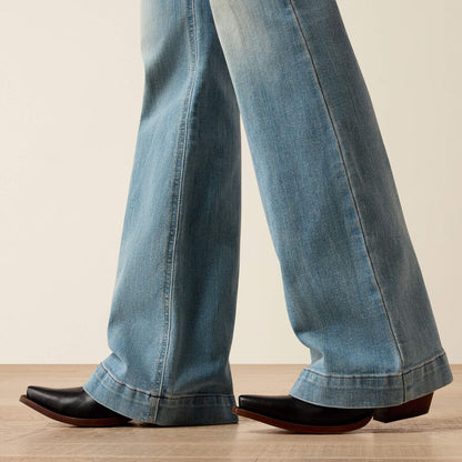 The Marnie, ARIAT