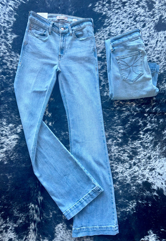 The Marnie, ARIAT