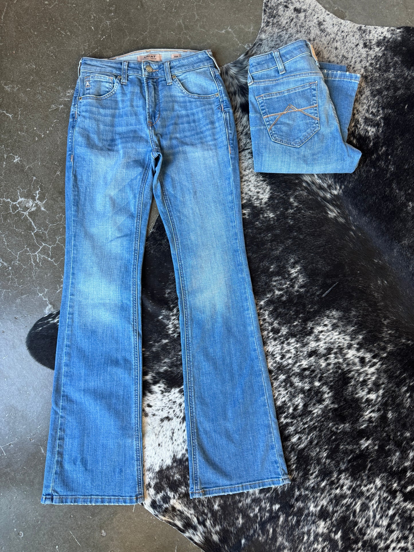 The Glendale, ARIAT