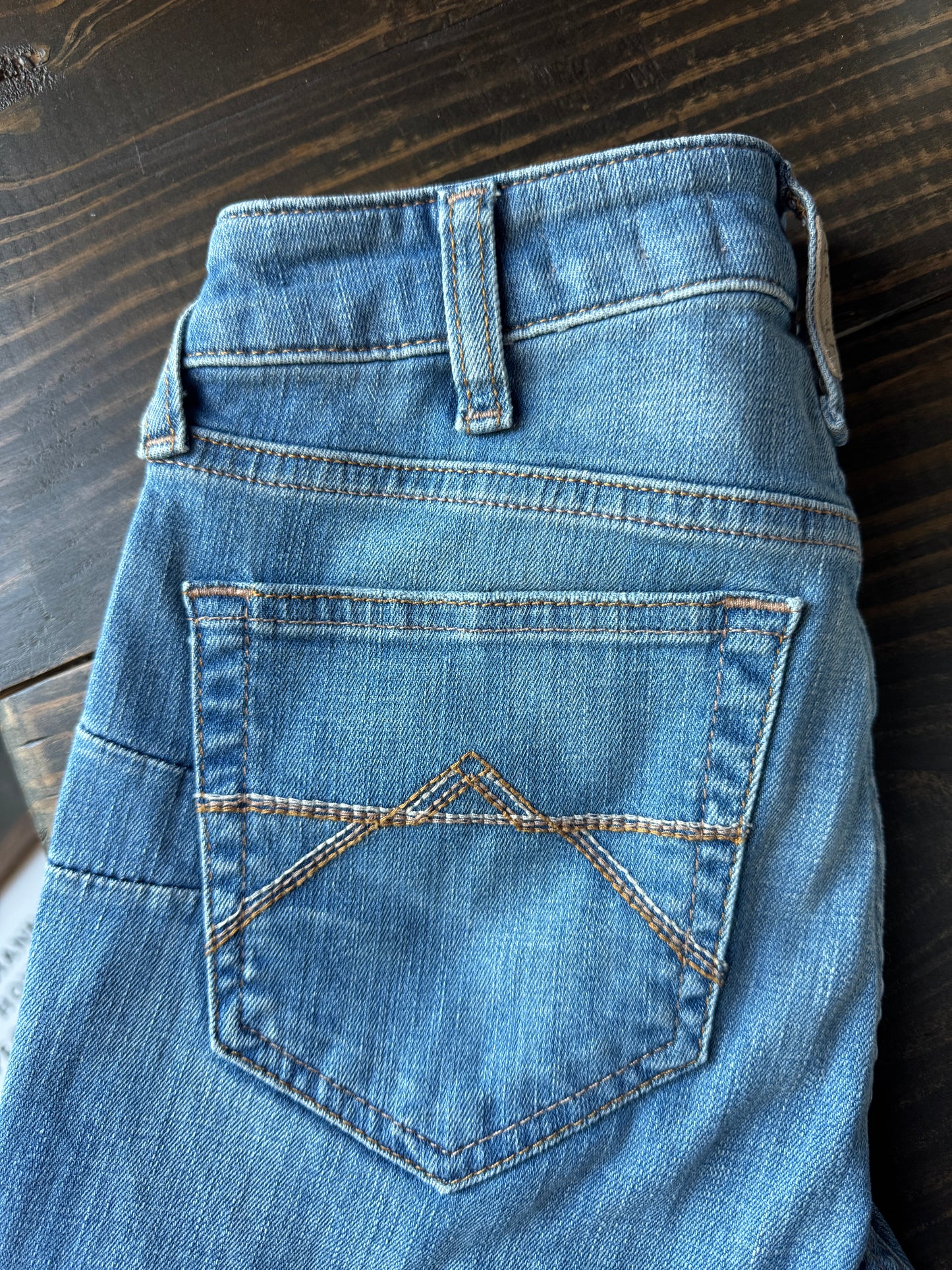 The Glendale, ARIAT