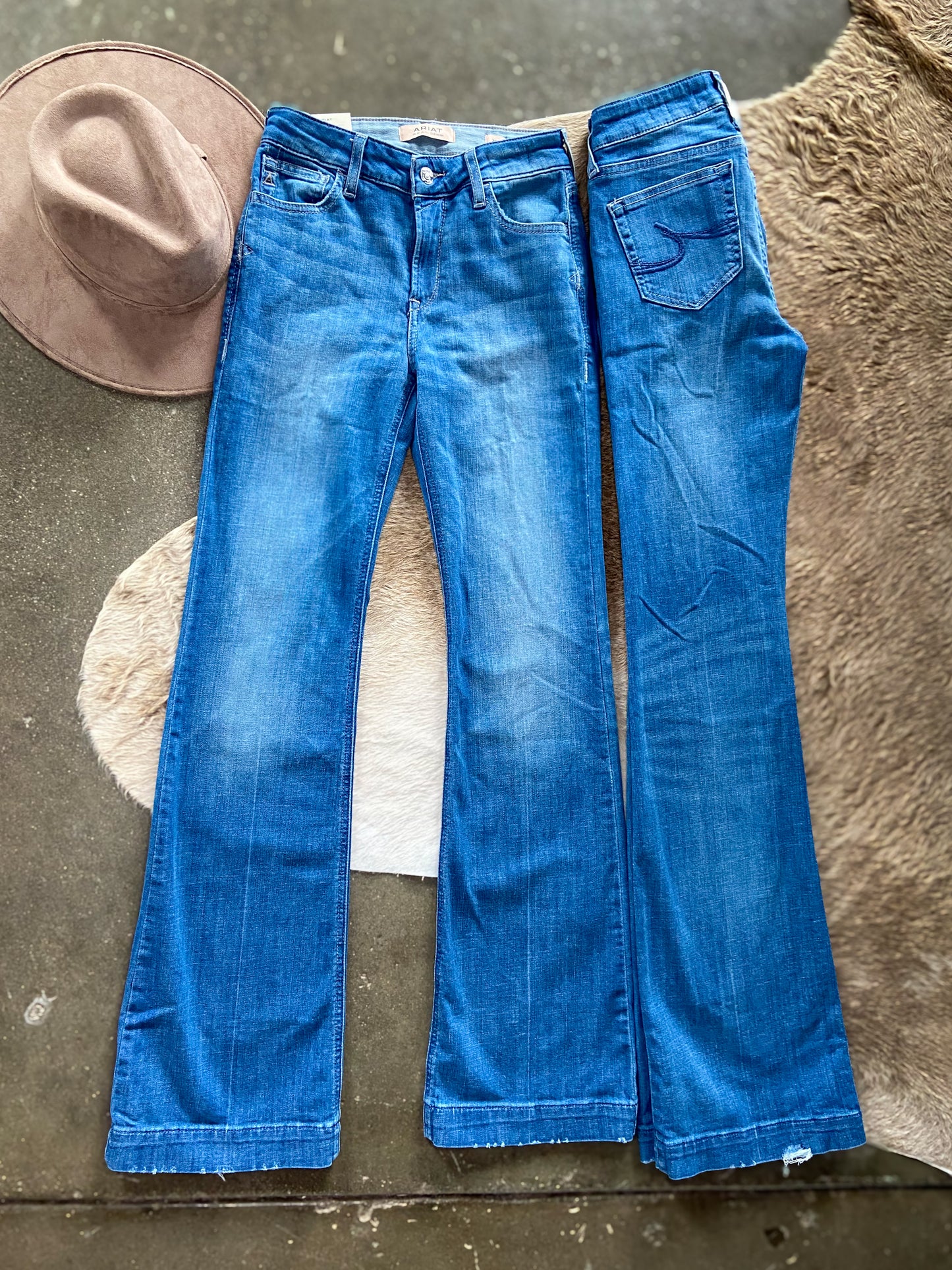 The Elaina, ARIAT