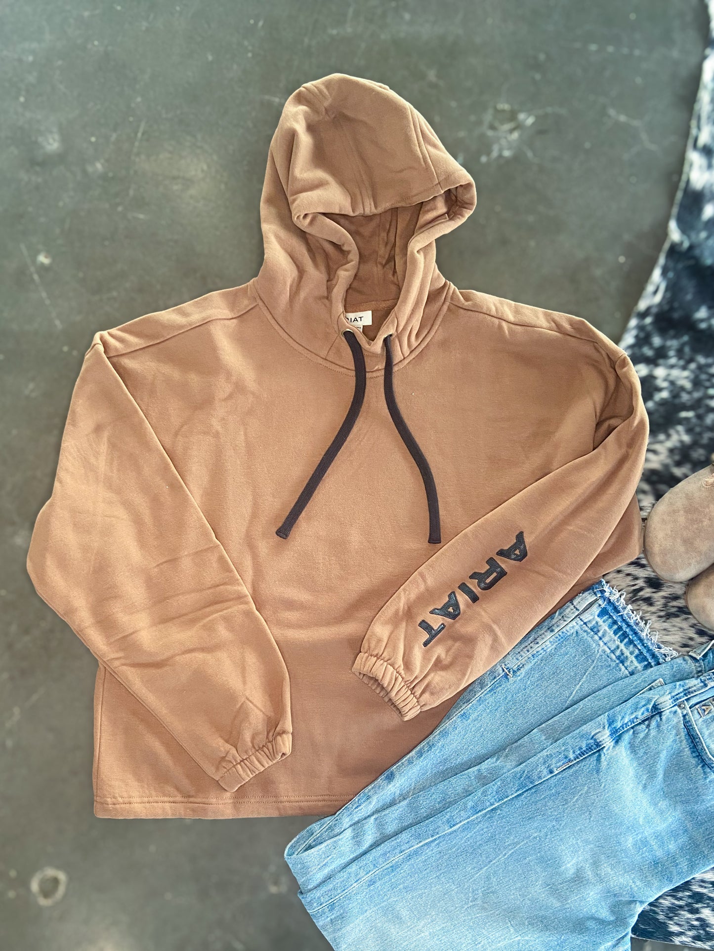 The Stormi, ARIAT