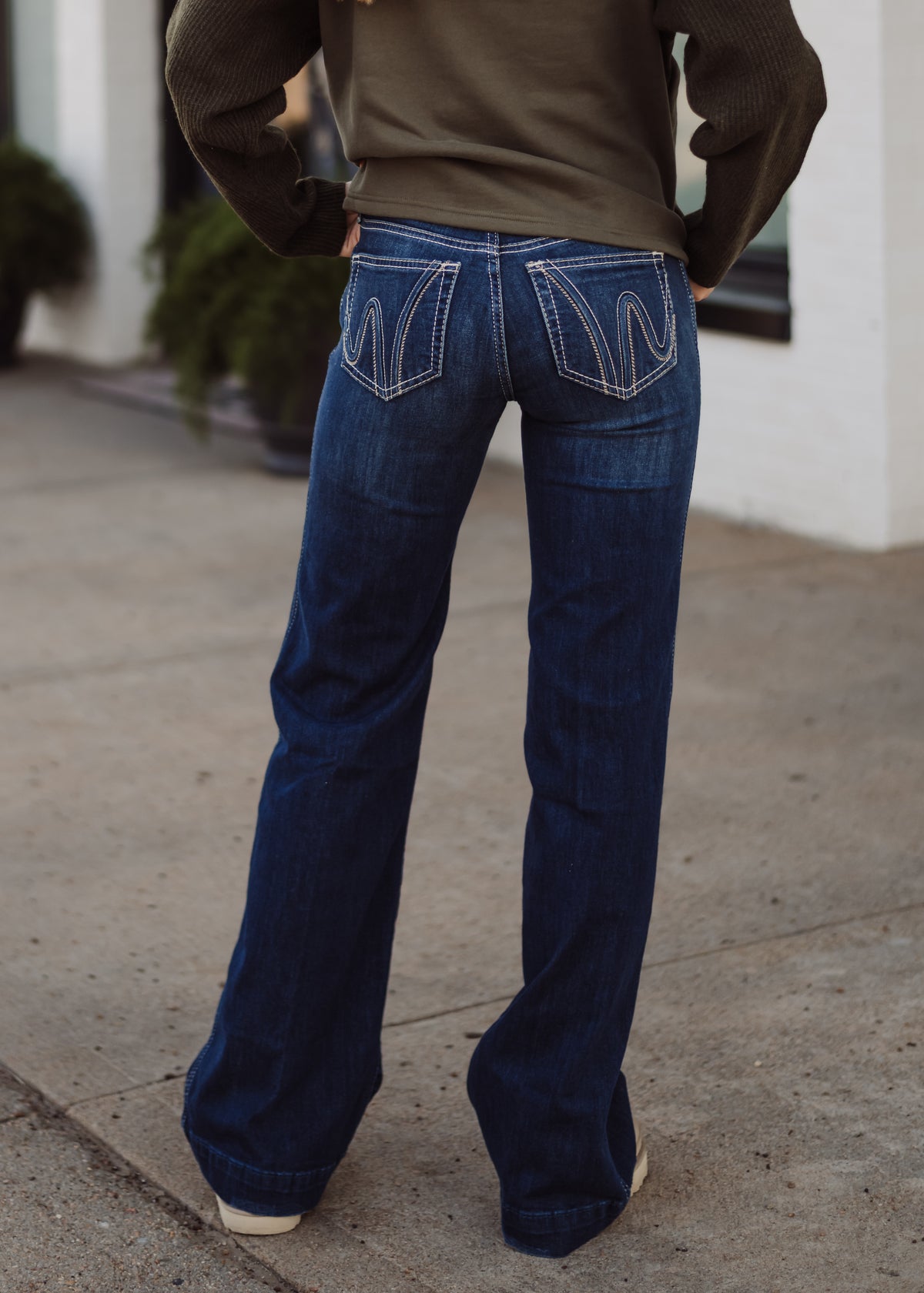 The Lakewood, ARIAT